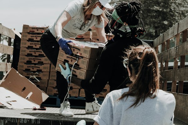 Aid volunteers